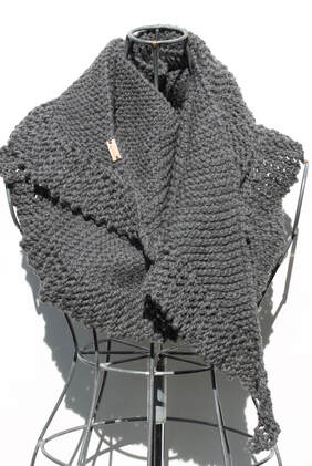 PHIN scarf hand knit in Peruvian highland wool in steel