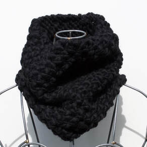 HUXLEY cowl hand knit in Peruvian wool in blackPicture
