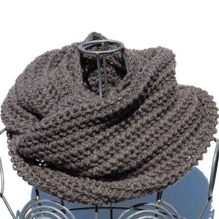 The JULES Cowl hand-knit in Peruvian highland wool in gunmetal