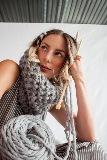 HUXLEY hand knit textured cowl pewter